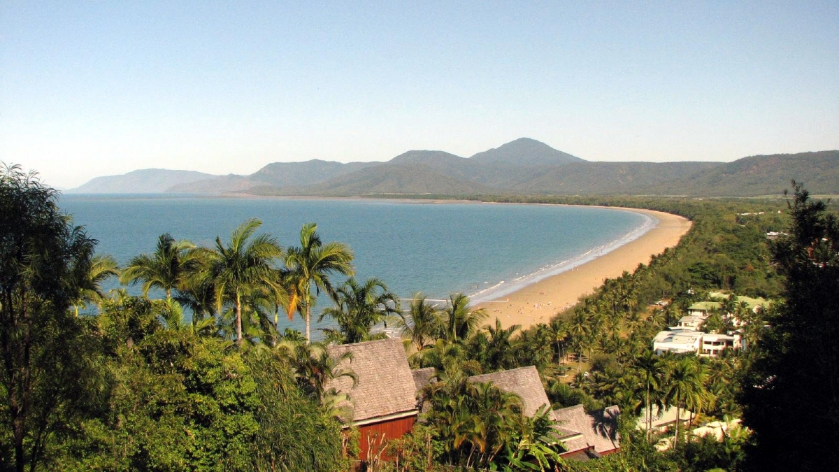 Port_Douglas,_Queensland_-_Four_Mile_Beach